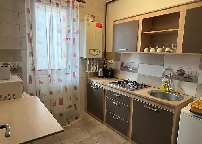 Simona S Makerel * 那沃达利