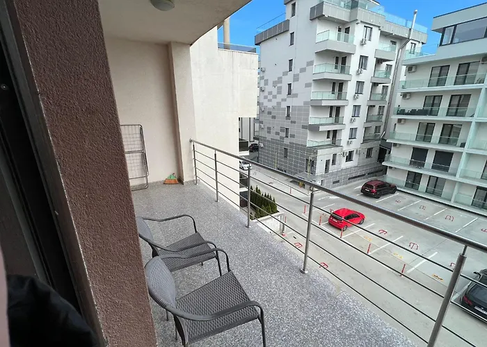 Simona S Makerel * 那沃达利